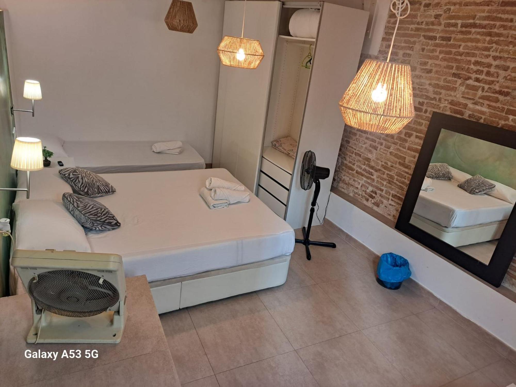 Habitacion Para Grupos Hasta 8 En Plena Rambla De Cataluna برشلونة المظهر الخارجي الصورة